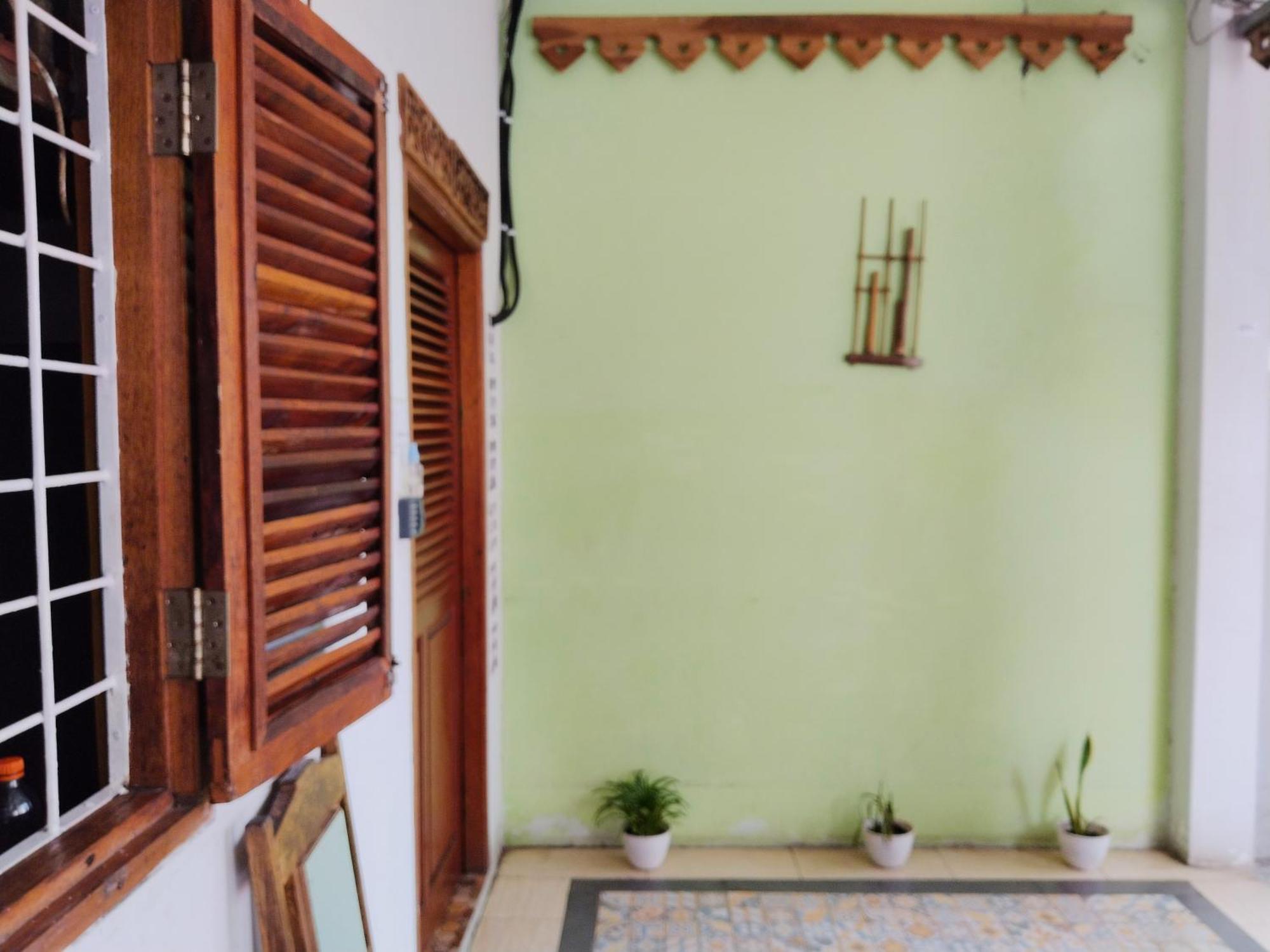Rumah Betawi Kalipasir Hotel
